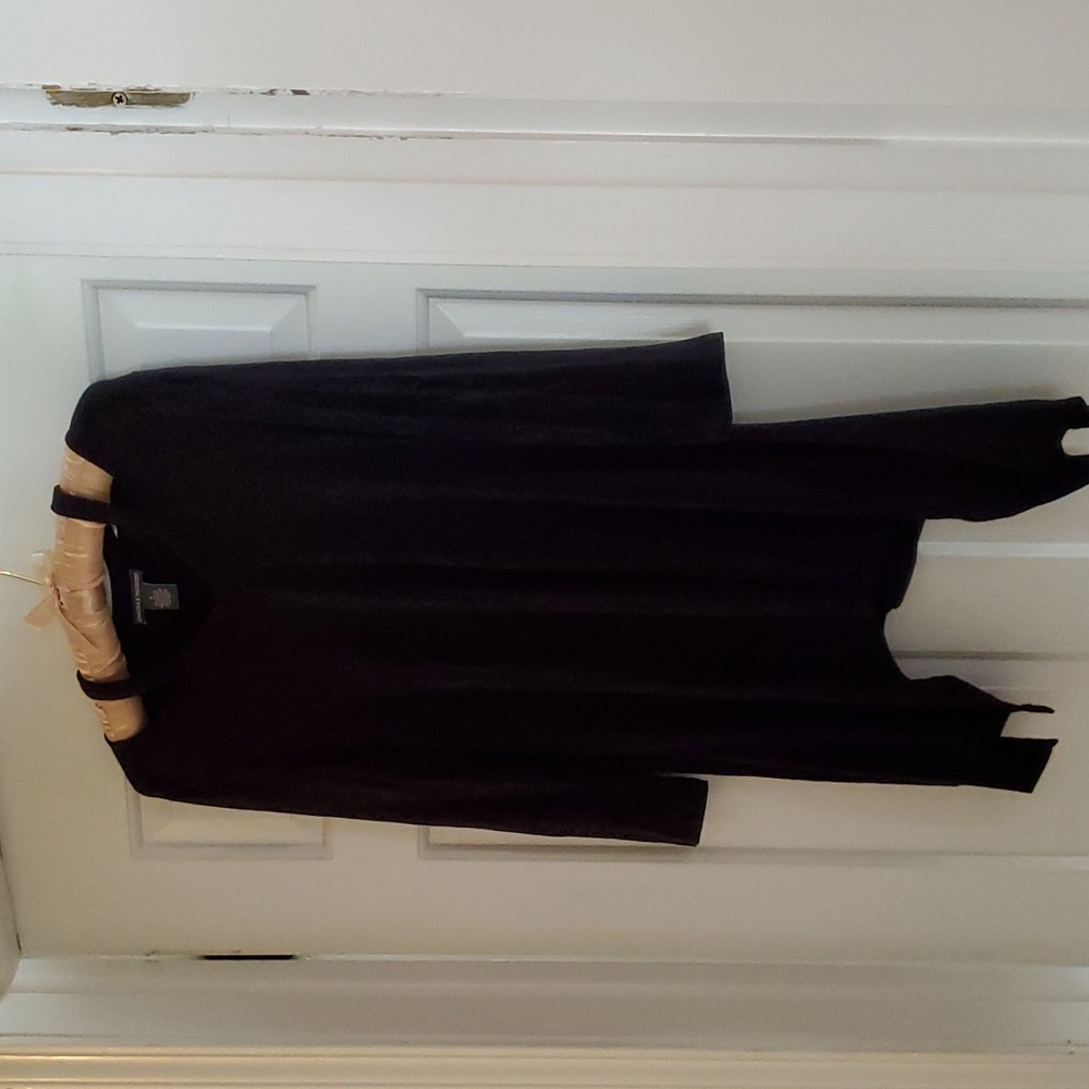 Women's 3/4" black top